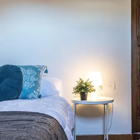 Altido Charming Flat For 6 In Historic Carrobbio *