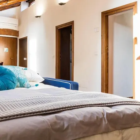 Altido Charming Flat For 6 In Historic Carrobbio Apartment *